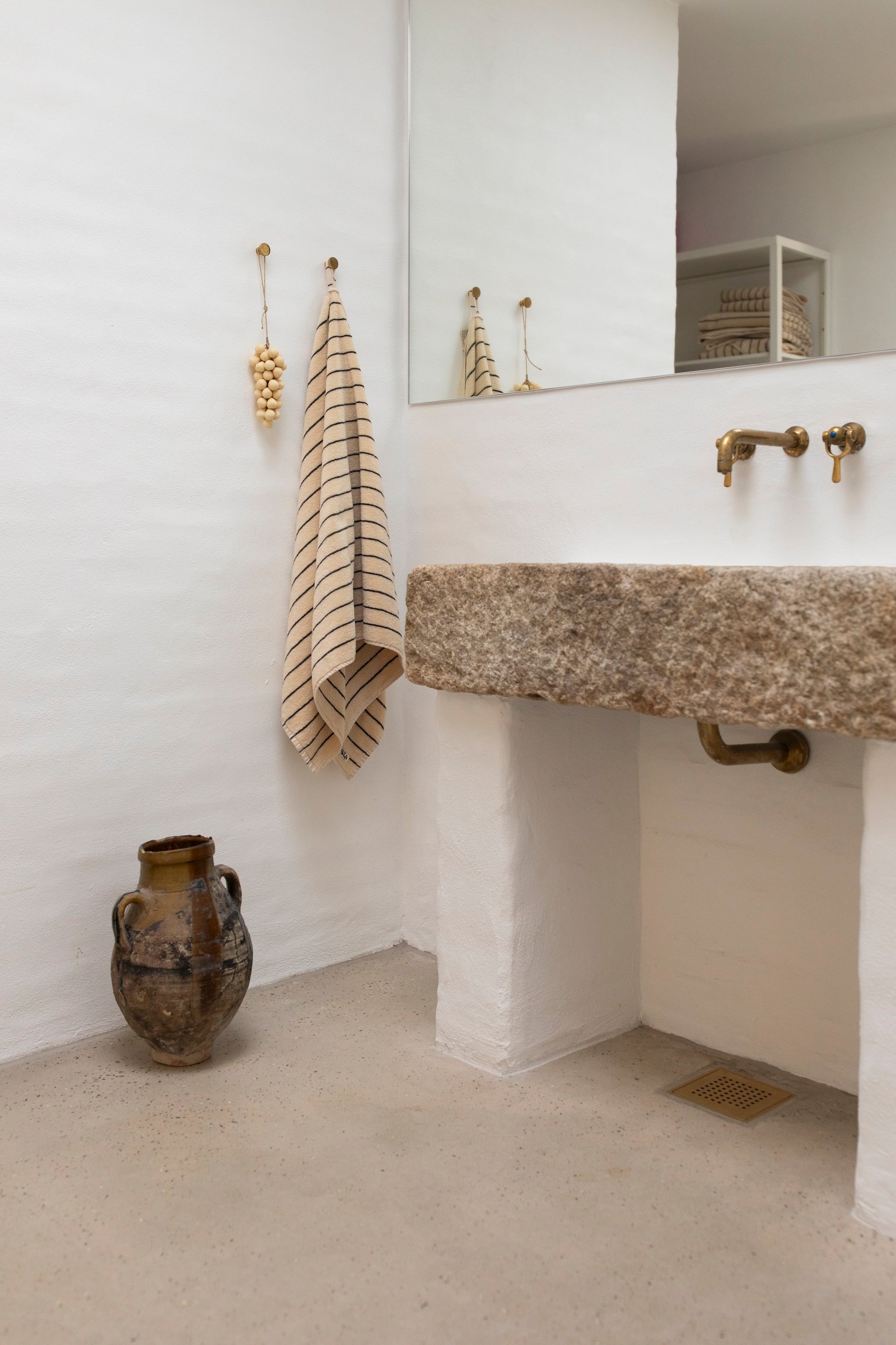 Naram Bath Towel, Creme/Ink