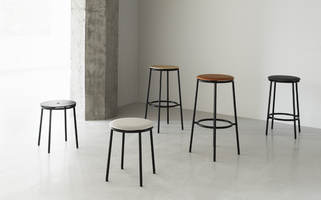 Circa Barstool 65 cm Black Steel, Oak Top