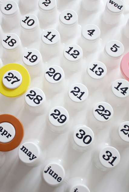 Ring a Date Calendar, White