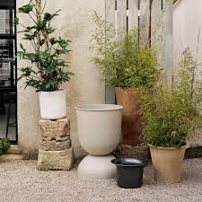 Hourglass Pot Medium, Cashmere