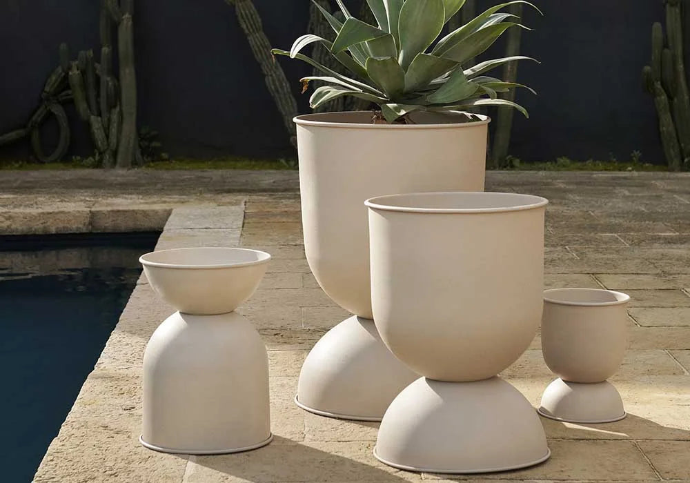 Hourglass Pot Small, Cashmere
