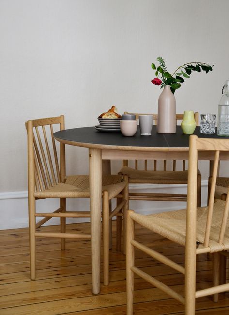 Bjork table C62, Black Lino/Black Legs
