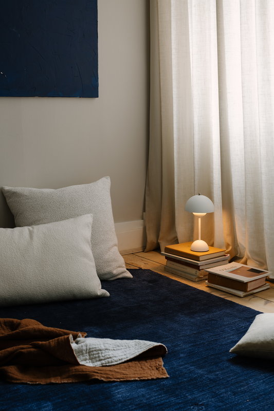 Flowerpot Portable Table Lamp VP9, Matt Black