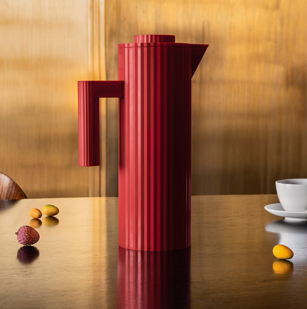 Plisse Vacuum Jug, Red