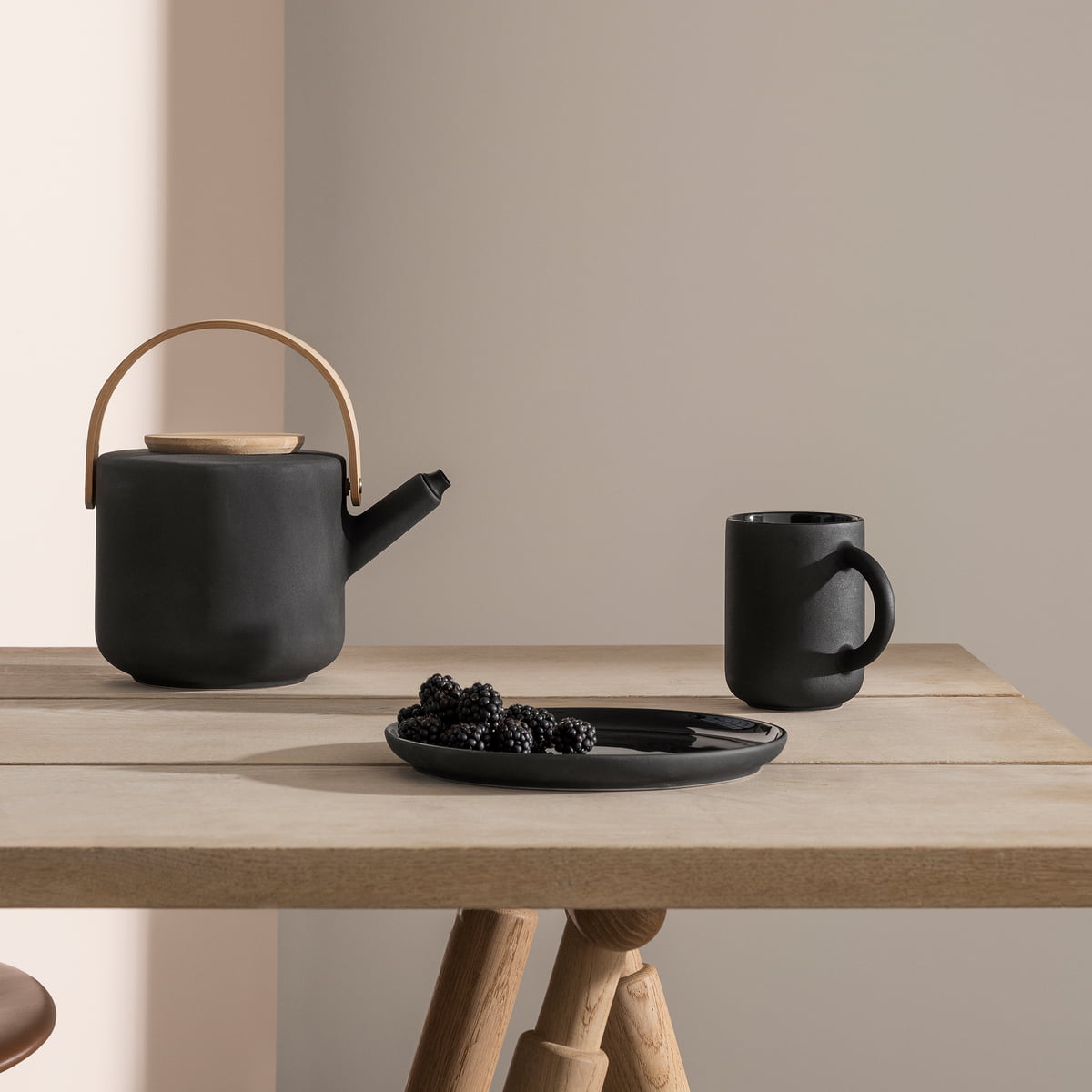 Theo Teapot, 1.25L, Black